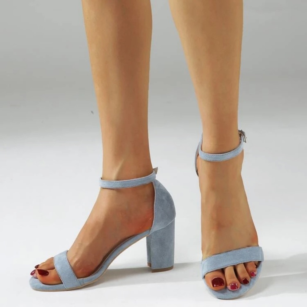NWT - light blue suede heels - size 9